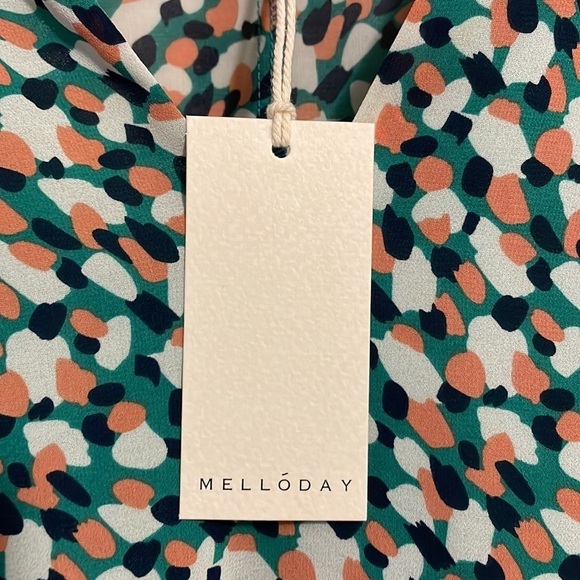 Melloday Women’s Geometric Flutter Sleeve Top Size M NEW - Picture 4 of 7